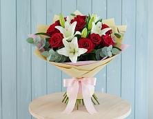 Букет цветов из:  Лилии и Розы в Сорокино