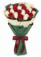 Букет Микс из красных и белых роз в Сорокино