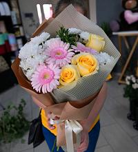 Букет цветов из:  Герберы, Розы и Хризантемы в Сорокино