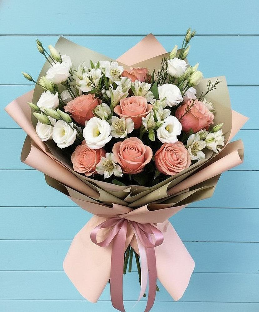 Букет цветов из: Розы, Альстромерии и Лизиантусы в Сорокино