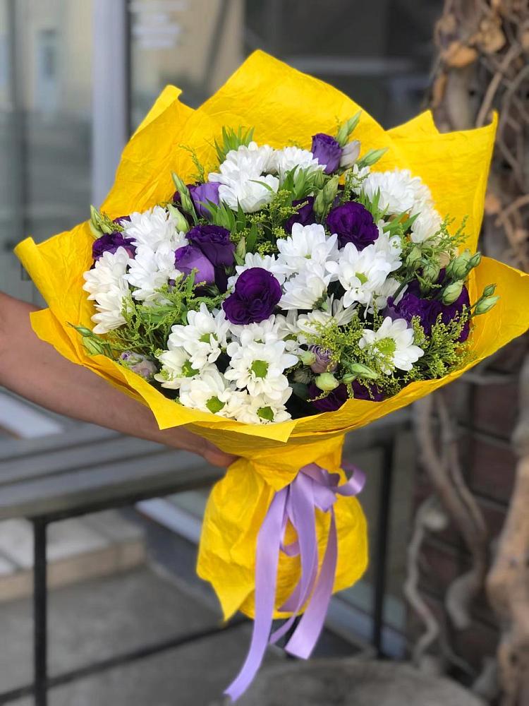 Букет цветов из: Ирисы, Хризантемы и Ромашки в Сорокино