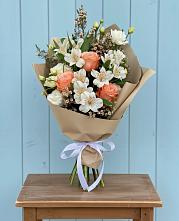 Букет цветов из:  Альстромерии, Лизиантусы, Розы и Хризантемы в Сорокино