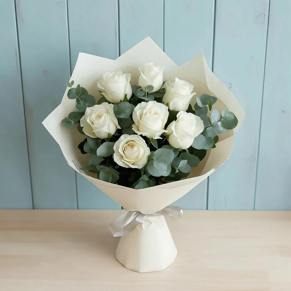 Букет Белые розы в Эвкалипте в Сорокино