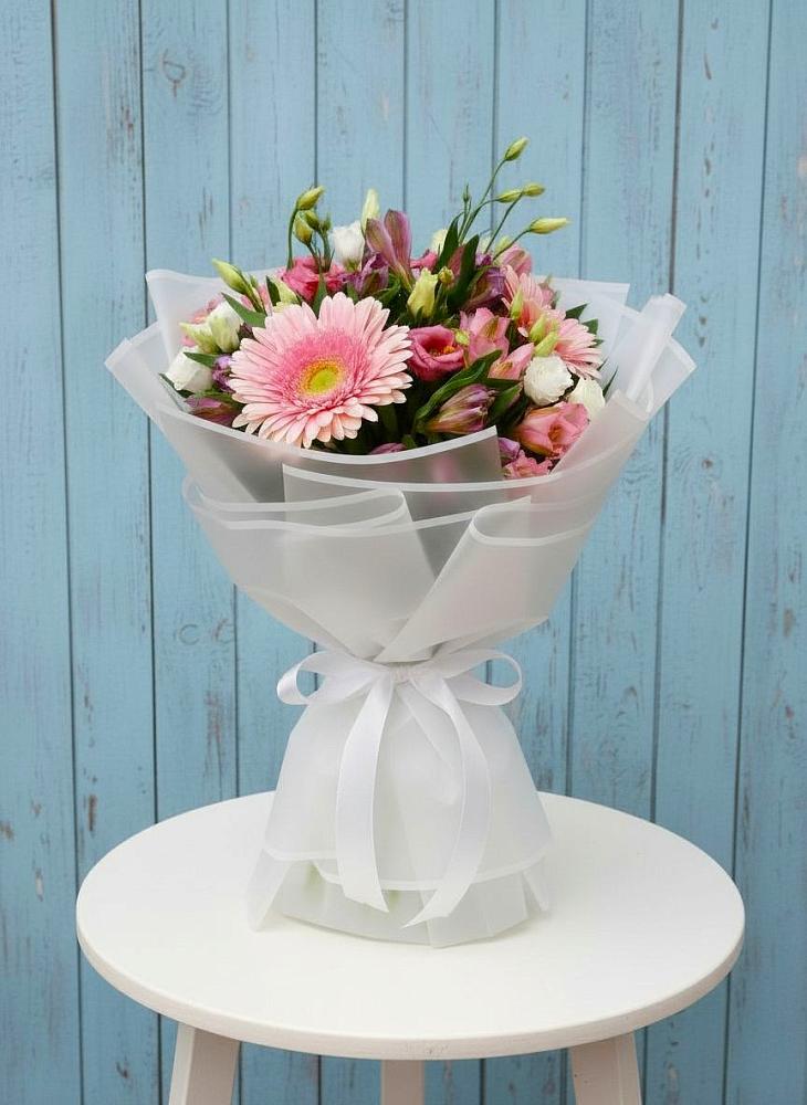 Букет цветов из: Герберы, Альстромерии и Лизиантусы в Сорокино