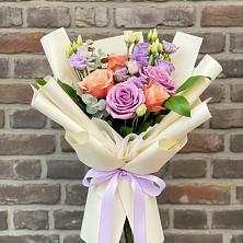 Букет цветов из:  Лизиантусы и Розы в Сорокино