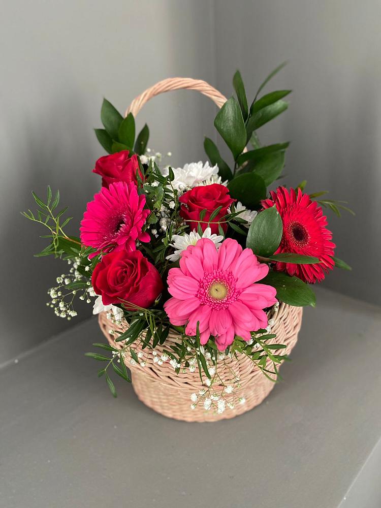 Цветочная композиция из Розы, Хризантемы и Герберы в корзине в Сорокино