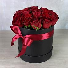Цветочная композиция из Розы в шляпной коробке в Сорокино