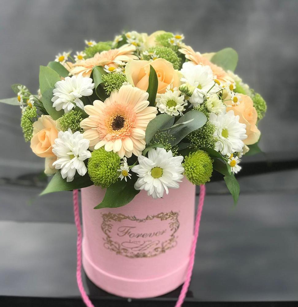 Цветочная композиция из Розы, Герберы и Хризантемы в шляпной коробке в Сорокино