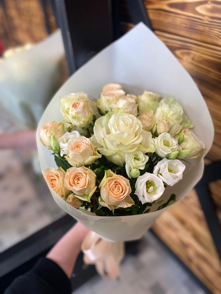 Букет цветов из: Розы и Лизиантусы в Сорокино